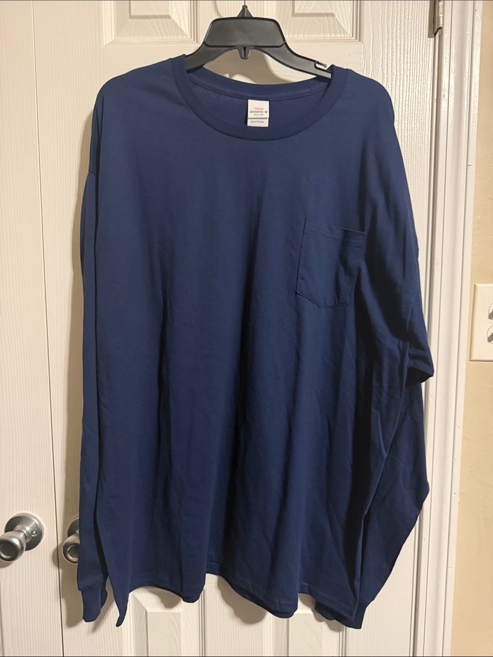 NWOT Hanes Men's Long-Sleeve Pocket Tee in Dark Blue - Sz 2XL